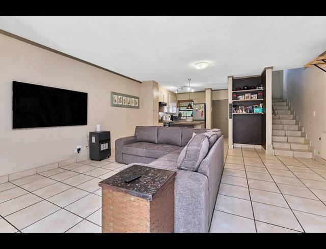 2 BEDROOM APARTMENT RENTED IN LONEHILL